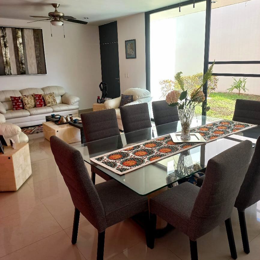 EN VENTA CASA EN MONTEBELLO, MÉRIDA