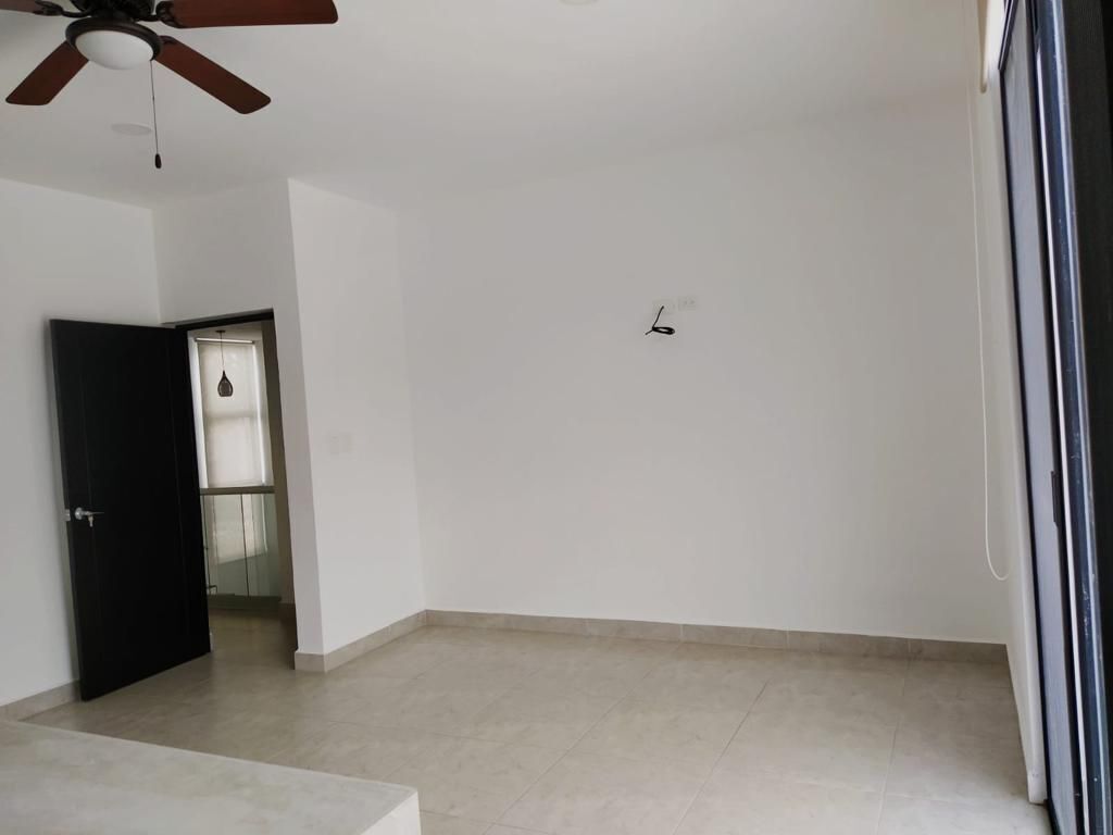 EN RENTA CASA CON PANELES SOLARES, CHOLUL, MERIDA