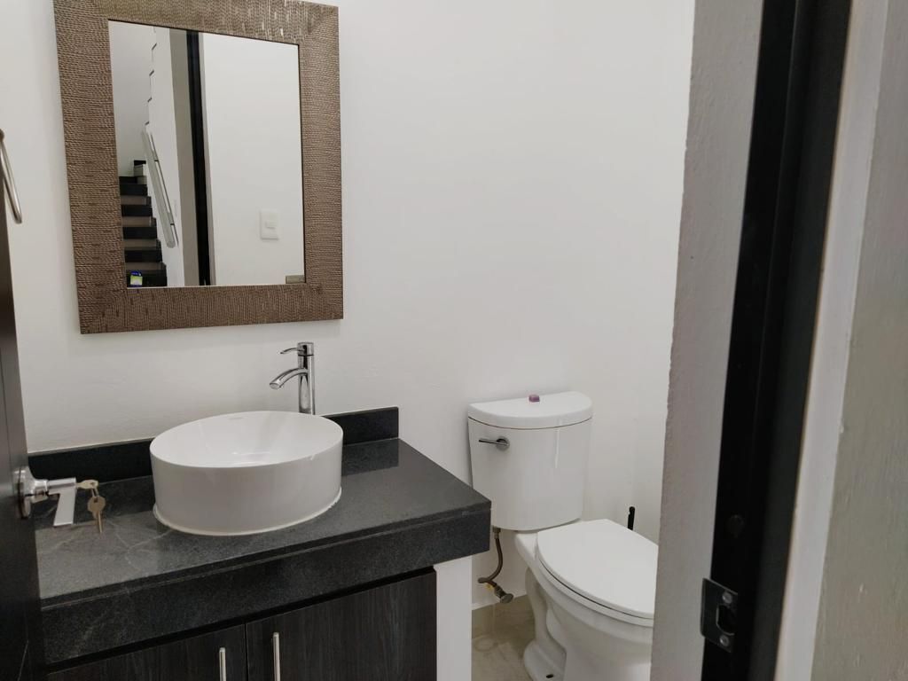 EN RENTA CASA CON PANELES SOLARES, CHOLUL, MERIDA