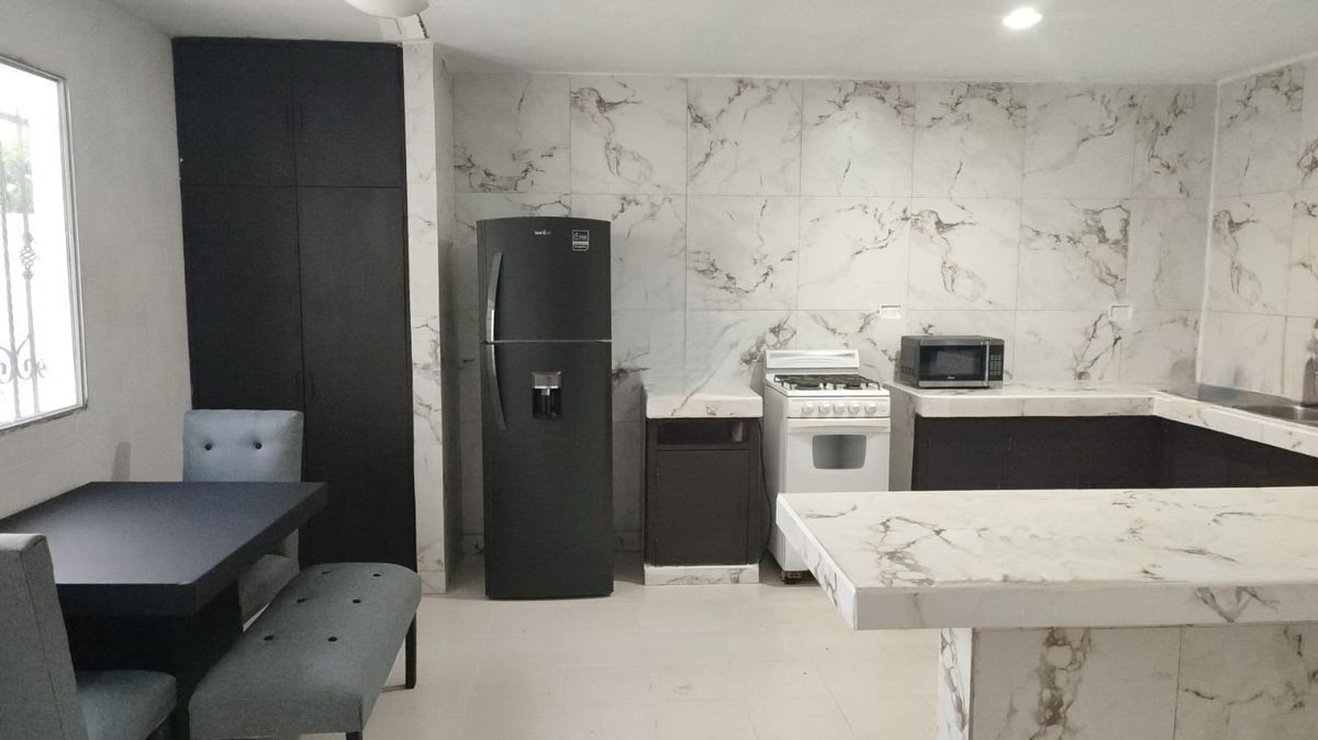 CASA EN VENTA A 130 METROS DEL MAR, CHICXULUB PUERTO, MÉRIDA