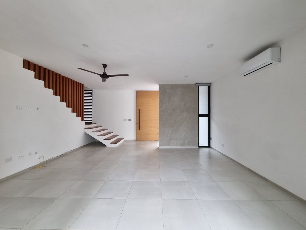 TOWNHOUSE EN RENTA SIN MUEBLES EN PRIVADA EN TEMOZON, MÉRIDA