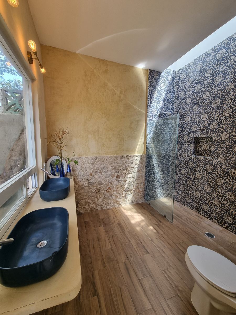 CASA REMODELADA  A ESTRENAR EN VENTA  EN EL BARRIO SANTIAGO, CENTRO, MÉRIDA