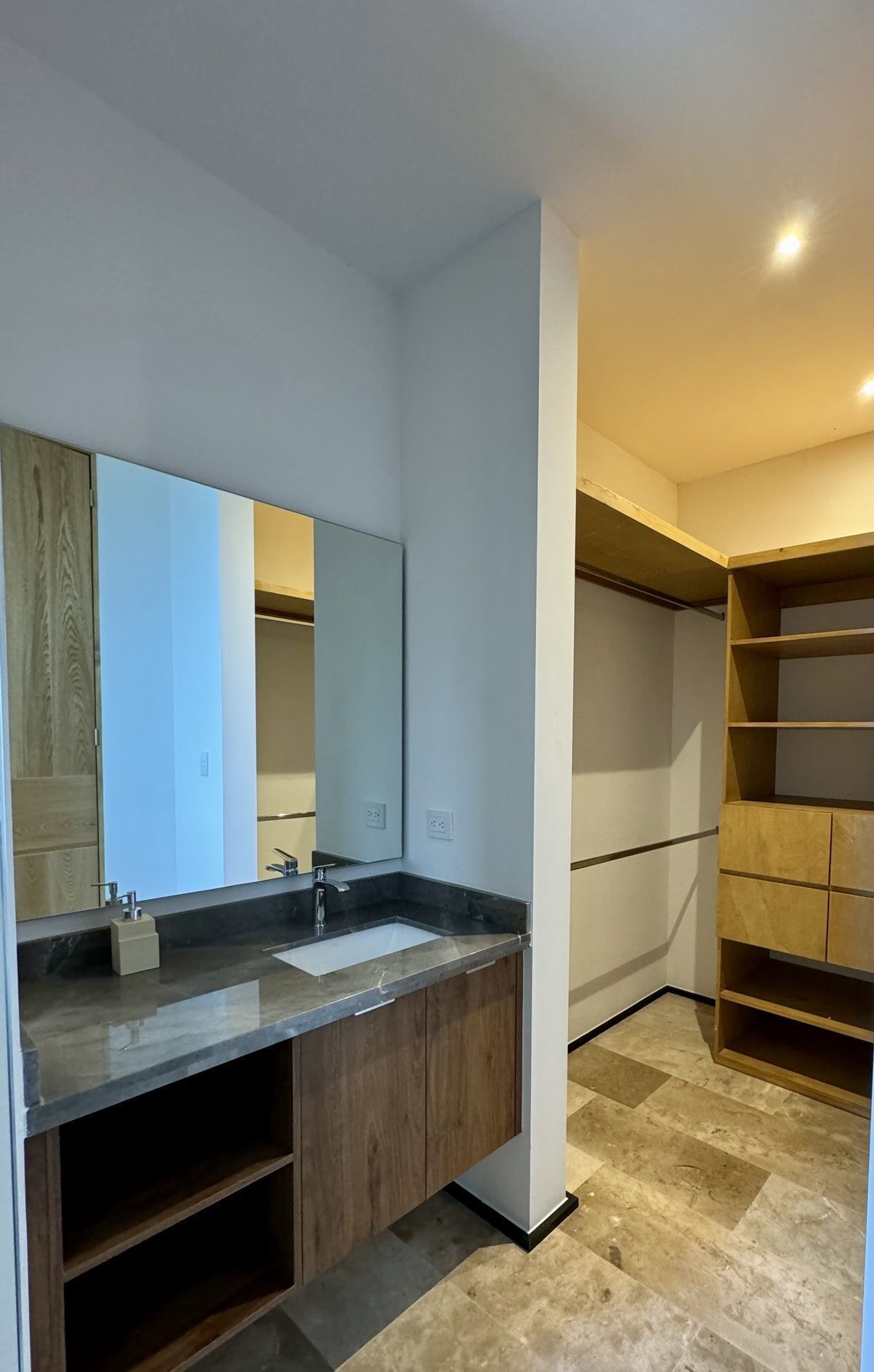 EN VENTA DEPARTAMENTO EN TORRE CON AMENIDADES EN TEMOZÓN, MÉRIDA