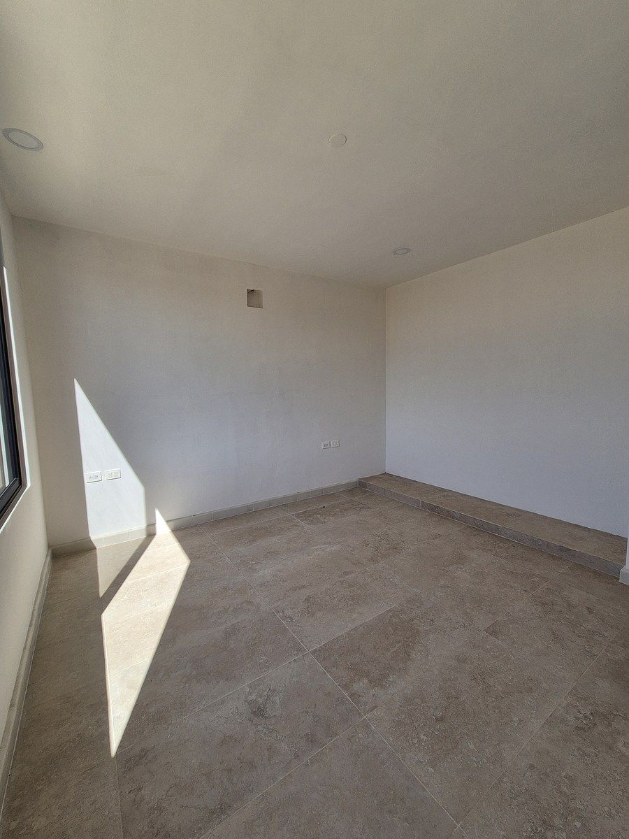 EN VENTA CASA 4 RECÁMARAS CON ALBERCA EN PRIVADA CON AMENIDADES EN CHOLUL