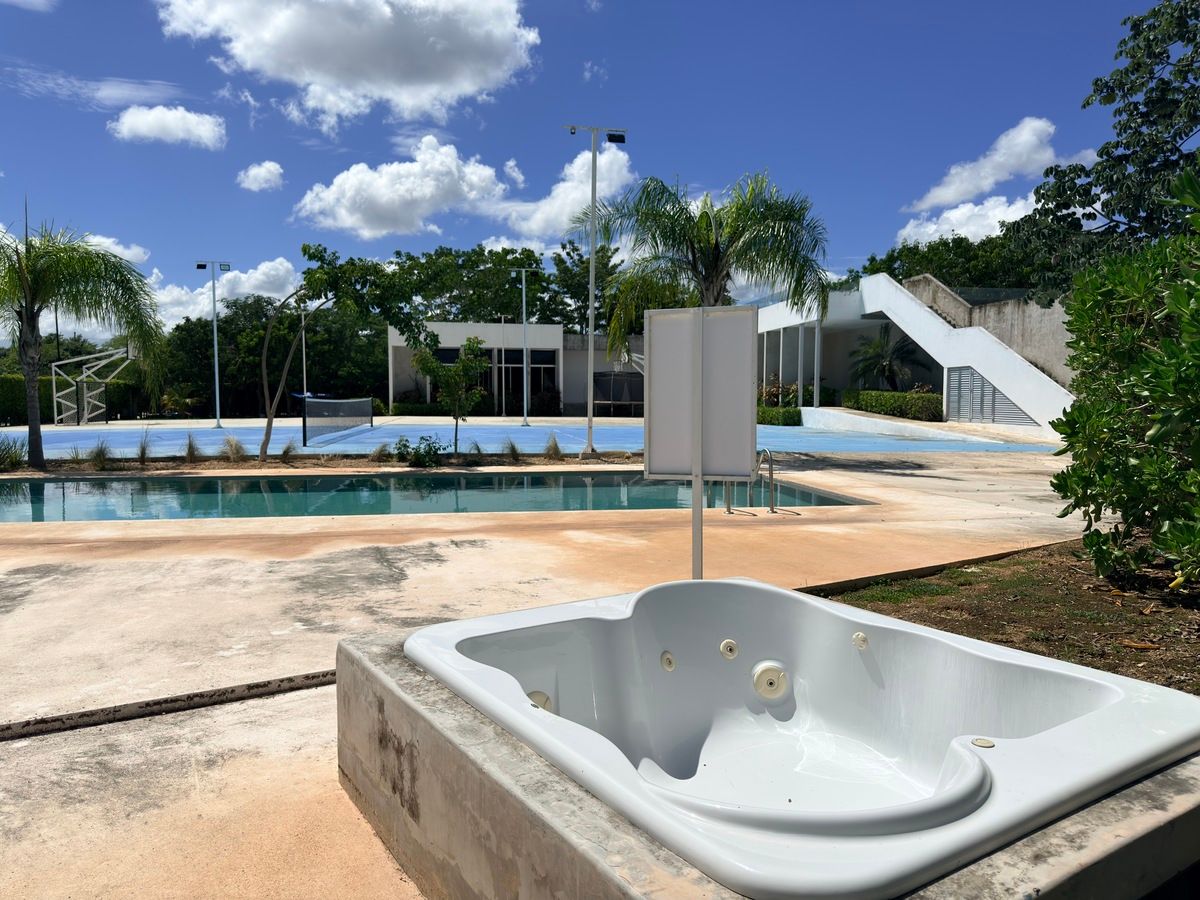 TERRENO EN VENTA EN PRIVADA CON AMENIDADES EN CONKAL, MERIDA