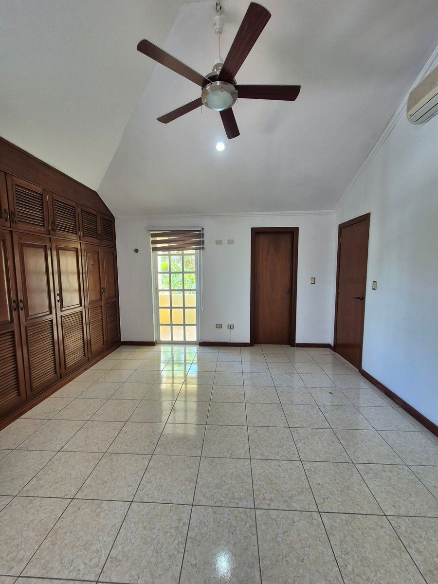 EN VENTA CASA CON ALBERCA EN MONTERREAL, MERIDA