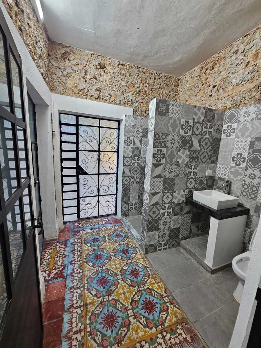 EN VENTA CASA REMODELADA EN EL CENTRO, MERIDA